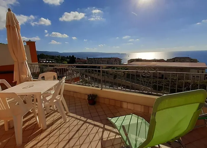 Nice Home Pizzo アパート